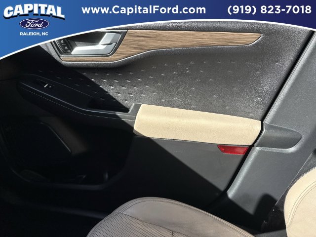 Certified 2020 Ford Escape Titanium FWD image 29