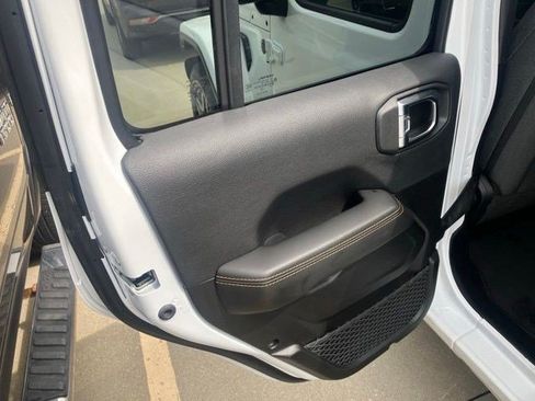 Certified 2025 Jeep Wrangler Unlimited Sahara AWD/4WD image 18