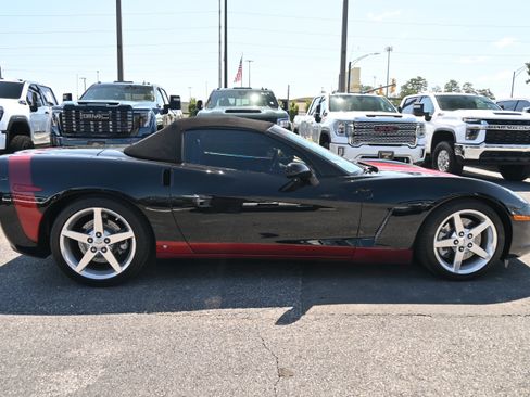 Used 2006 Chevrolet Corvette Convertible w/ Preferred Equipment Group RWD image 11