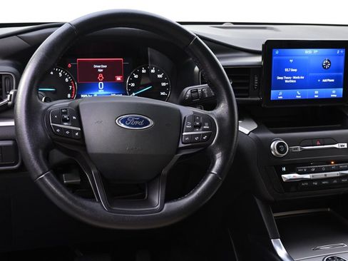 Used 2020 Ford Explorer XLT w/ Equipment Group 202A AWD/4WD image 12