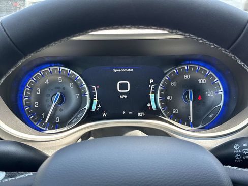 New 2027 Chrysler Pacifica Select FWD image 26