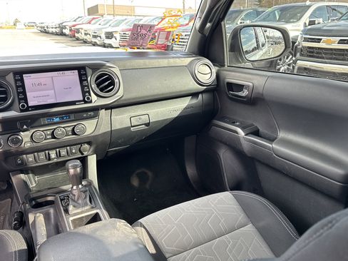 Used 2022 Toyota Tacoma TRD Sport image 13