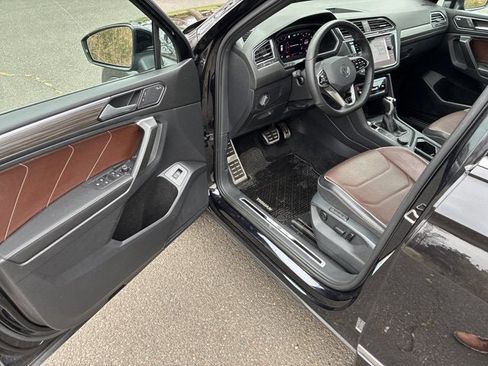 Used 2022 Volkswagen Tiguan SEL R-Line image 23