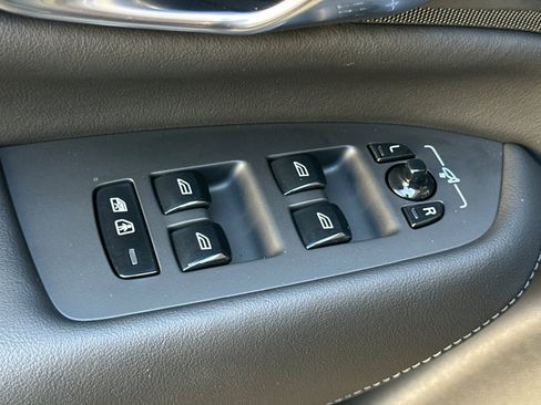 Certified 2025 Volvo XC90 B5 Core w/ Protection Package Premier image 11