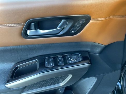 Used 2023 Nissan Pathfinder Platinum image 26