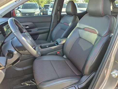 Certified 2025 Nissan Kicks SR FWD image 21