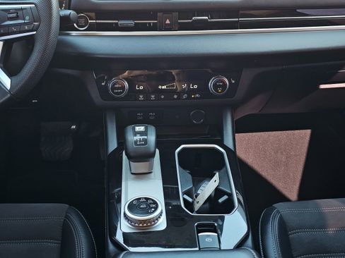 Used 2025 Mitsubishi Outlander SE image 26