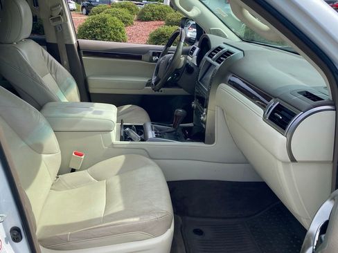 Used 2019 Lexus GX 460 Premium w/ Premium Package AWD/4WD image 16