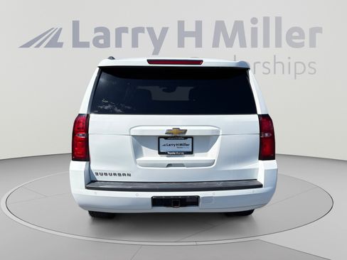 Used 2018 Chevrolet Suburban LT w/ Luxury Package AWD/4WD image 4