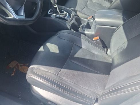 Used 2019 Nissan Rogue SL w/ Premium Package image 4