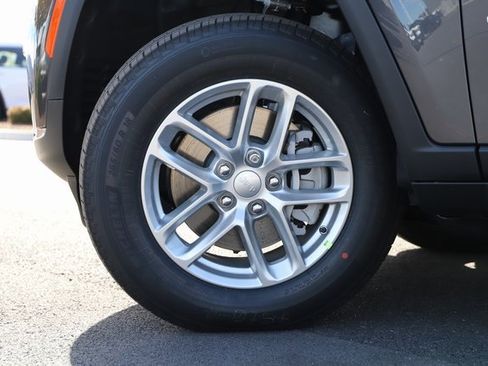 New 2025 Jeep Grand Cherokee L Laredo image 2