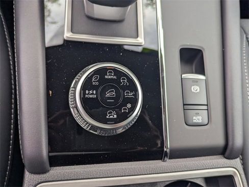 New 2025 Mitsubishi Outlander SE image 25