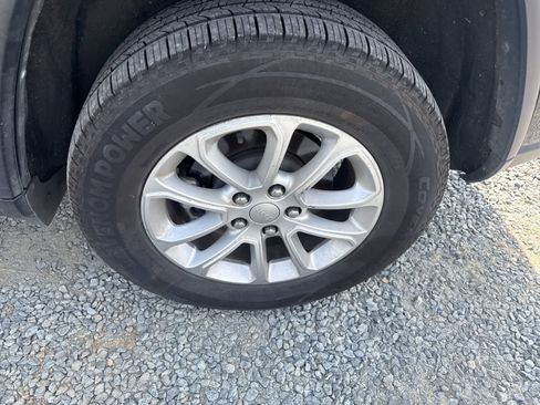 Used 2021 Jeep Grand Cherokee Laredo image 11