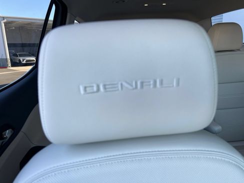 Used 2021 GMC Acadia Denali w/ Denali Technology Package FWD image 25