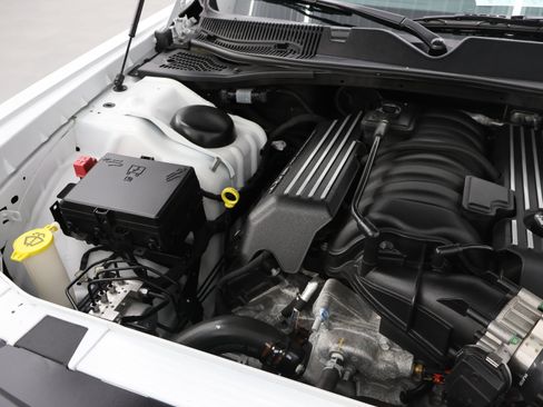 Used 2016 Dodge Challenger R/T Scat Pack RWD image 18