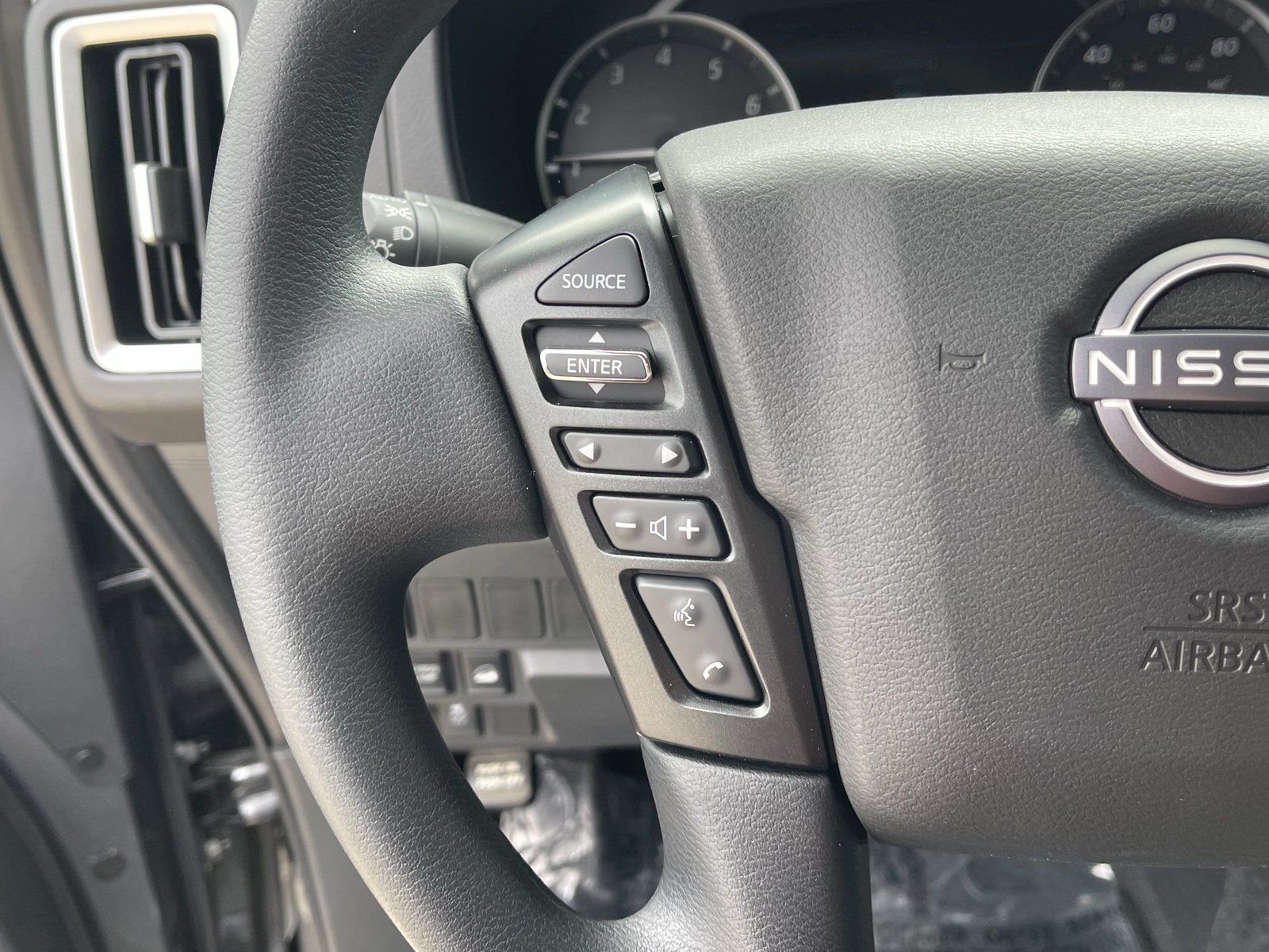 Used 2025 Nissan Frontier SV AWD/4WD image 21
