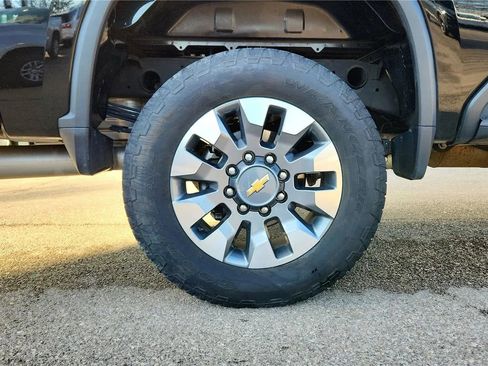 Used 2024 Chevrolet Silverado 2500 Custom w/ Custom Value Package image 9