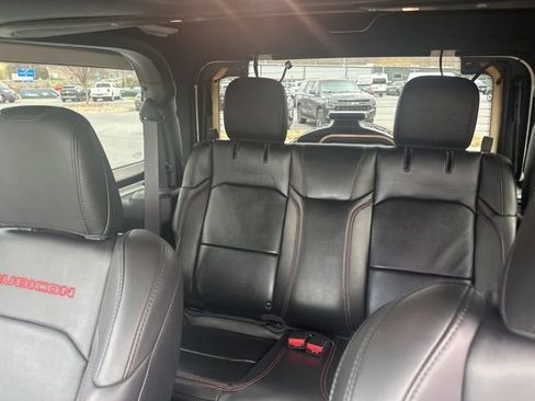 Used 2024 Jeep Wrangler Rubicon image 17