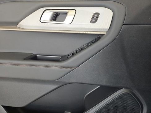 New 2026 Ford Explorer Active RWD image 17