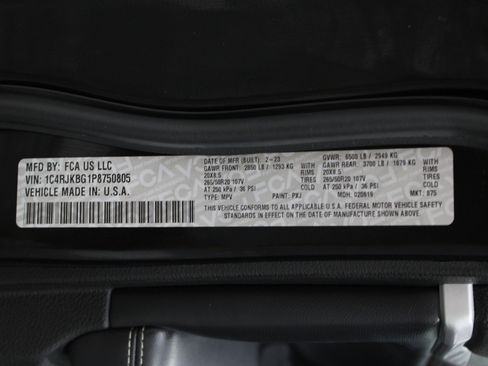 Used 2023 Jeep Grand Cherokee L Limited w/ Black Appearance Package AWD/4WD image 39