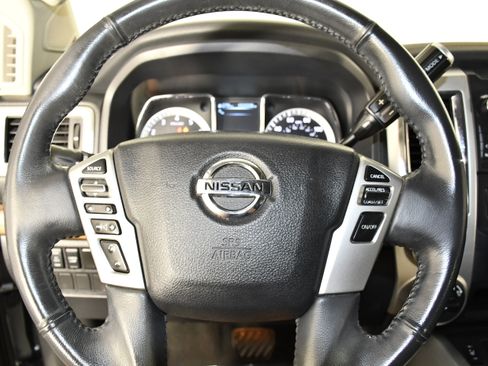Used 2017 Nissan Titan SL AWD/4WD image 22