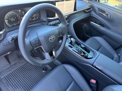 Used 2026 Toyota Crown XLE image 12