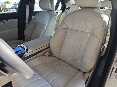 Certified 2025 BMW 740i image 16