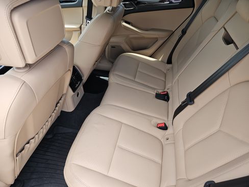 Certified 2026 Porsche Macan AWD/4WD image 28