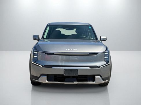 Used 2024 Kia EV9 Light Long Range RWD image 11