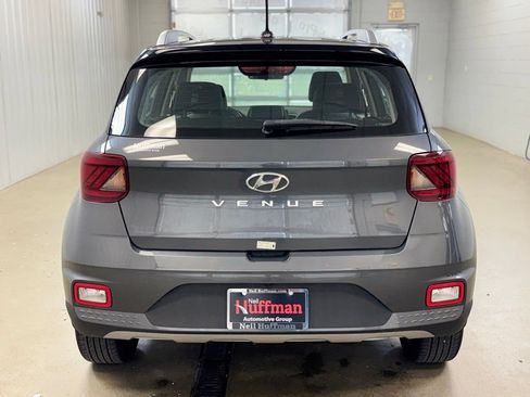 Used 2025 Hyundai Venue Limited FWD image 6