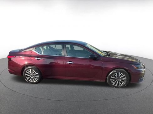 Used 2025 Nissan Altima 2.5 SV image 16