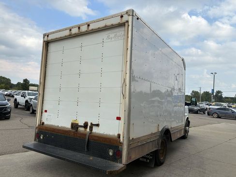Used 2017 Chevrolet Express 3500 RWD image 5