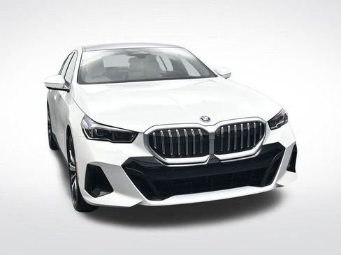 New 2026 BMW 550e xDrive image 11