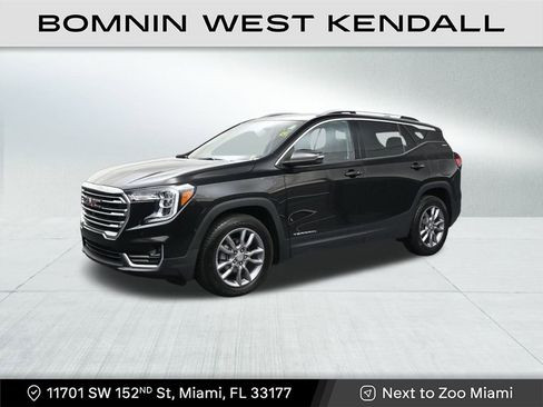 Used 2022 GMC Terrain SLT w/ Tech Package image 1