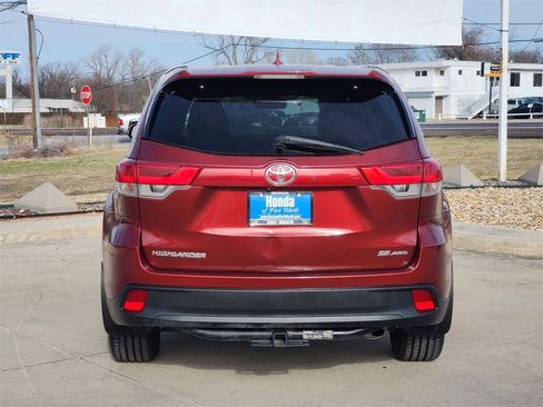 Used 2017 Toyota Highlander SE image 6