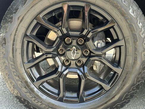 Used 2024 Chevrolet Silverado 1500 High Country w/ Technology Package AWD/4WD image 8