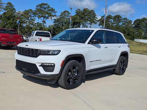Used 2023 Jeep Grand Cherokee Limited w/ Luxury Tech Group II AWD/4WD image 1