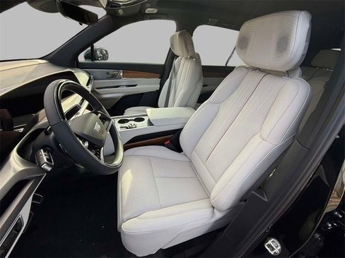 New 2026 Cadillac Vistiq Luxury image 2