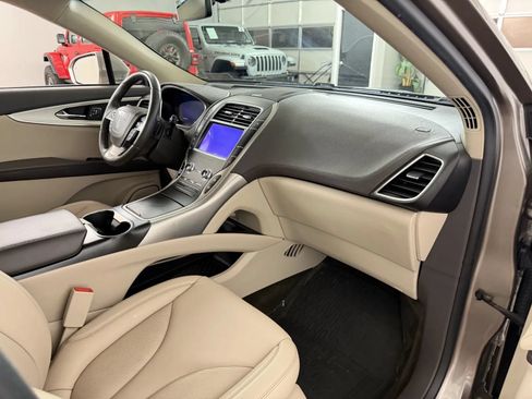 Used 2020 Lincoln Nautilus Premier w/ Equipment Group 101A AWD/4WD image 37