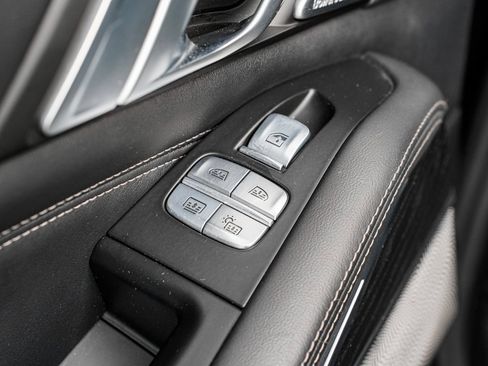 Used 2022 BMW X7 M50i image 20