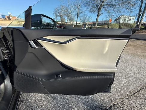 Used 2020 Tesla Model S Long Range Plus image 27