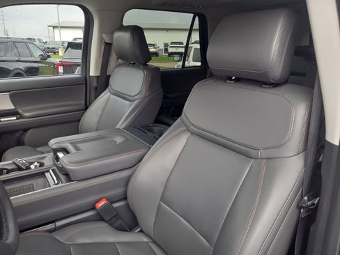 Used 2025 Ford Expedition Active AWD/4WD image 14