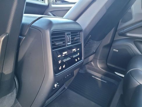 Used 2024 Porsche Cayenne Coupe image 37