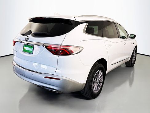 Used 2023 Buick Enclave Essence image 10
