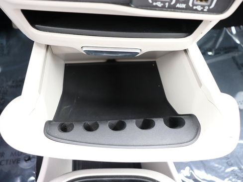 Used 2024 Chrysler Pacifica Touring-L FWD image 46