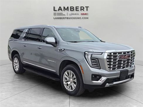 Used 2025 GMC Yukon XL Denali AWD/4WD image 3