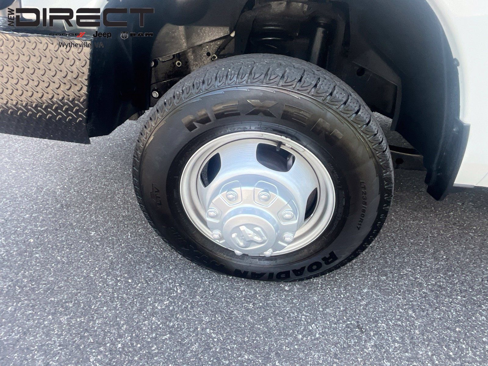 Used 2024 RAM 3500 Tradesman w/ Convenience Group AWD/4WD image 2