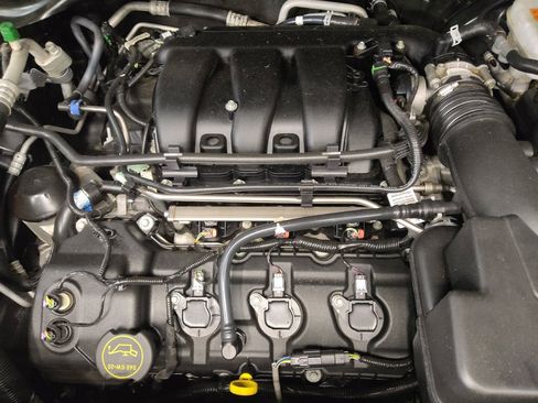 Used 2018 Ford Explorer XLT w/ Equipment Group 201A FWD image 30