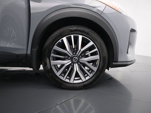 Used 2021 Nissan Kicks SV FWD image 12