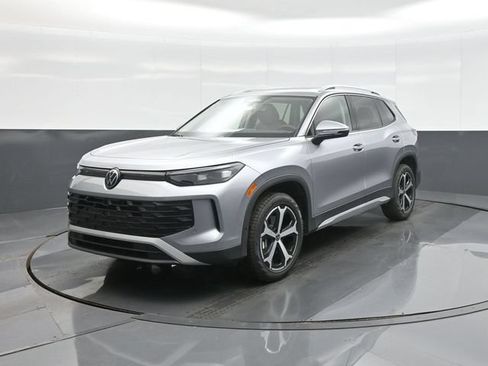 New 2026 Volkswagen Tiguan SE AWD/4WD image 3